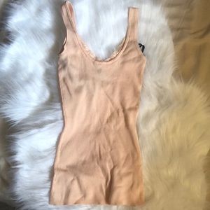 Scoop lace trimmed rib Bebe peach tank